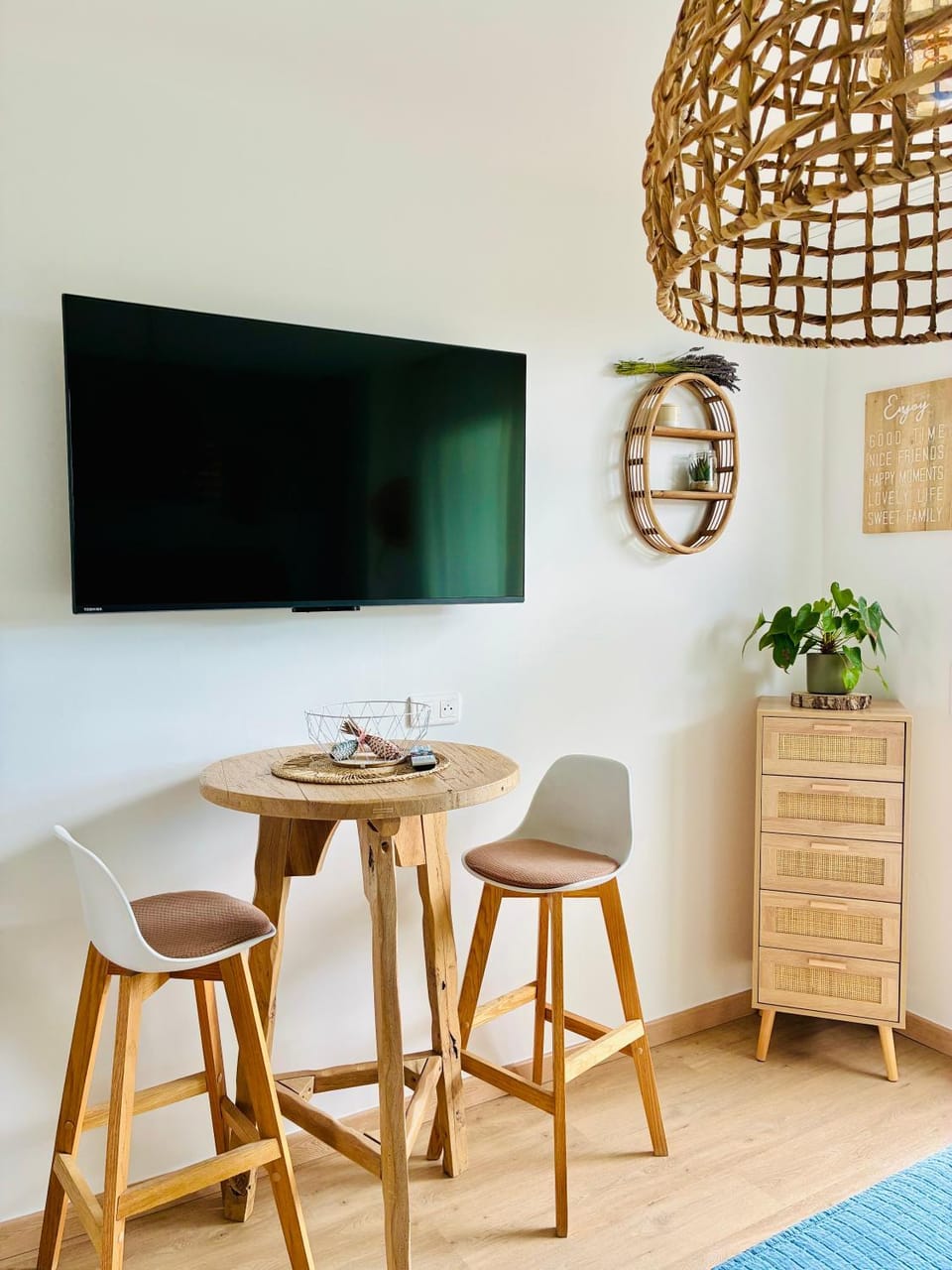 TV and multimedia, Dining area