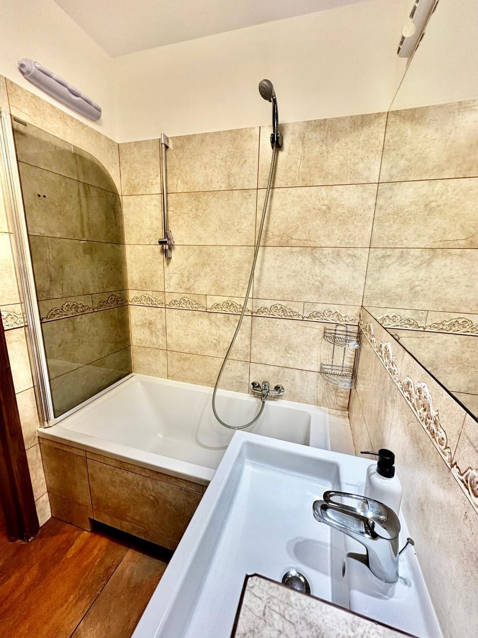 DECOR 3 metro fast WiFi 1Gbs 80'TV HBO Disney AppleTV Apartment in Warsaw