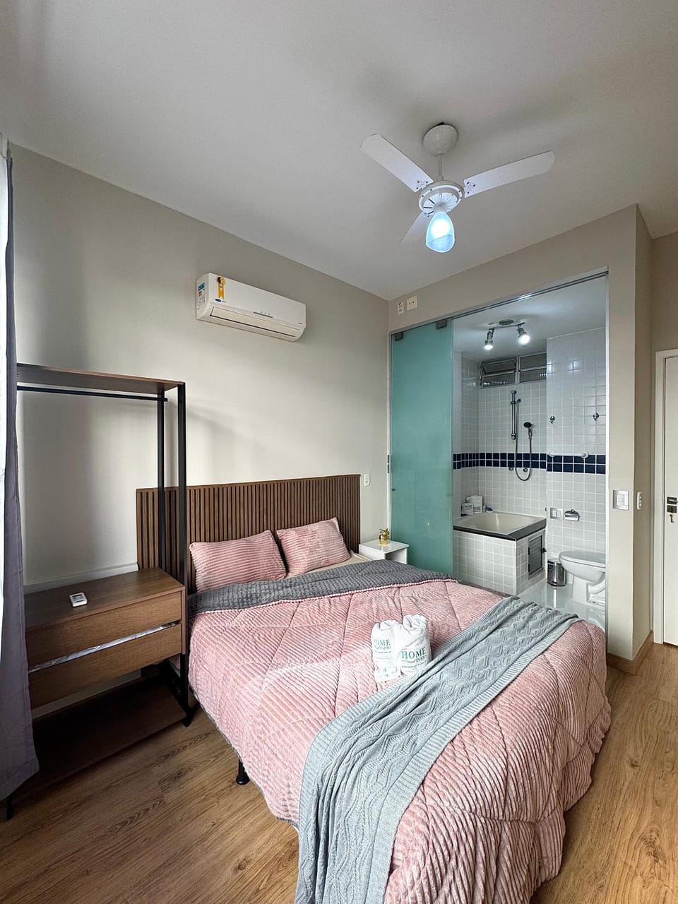 Bed, Bedroom, air conditioner
