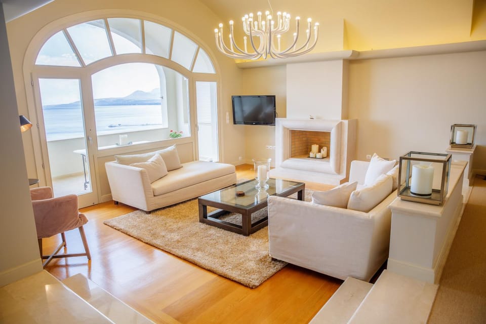TV and multimedia, Living room, Seating area, Sea view