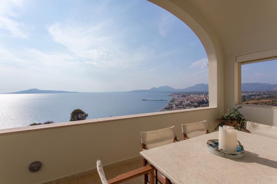 View (from property/room), Balcony/Terrace, Dining area, Sea view