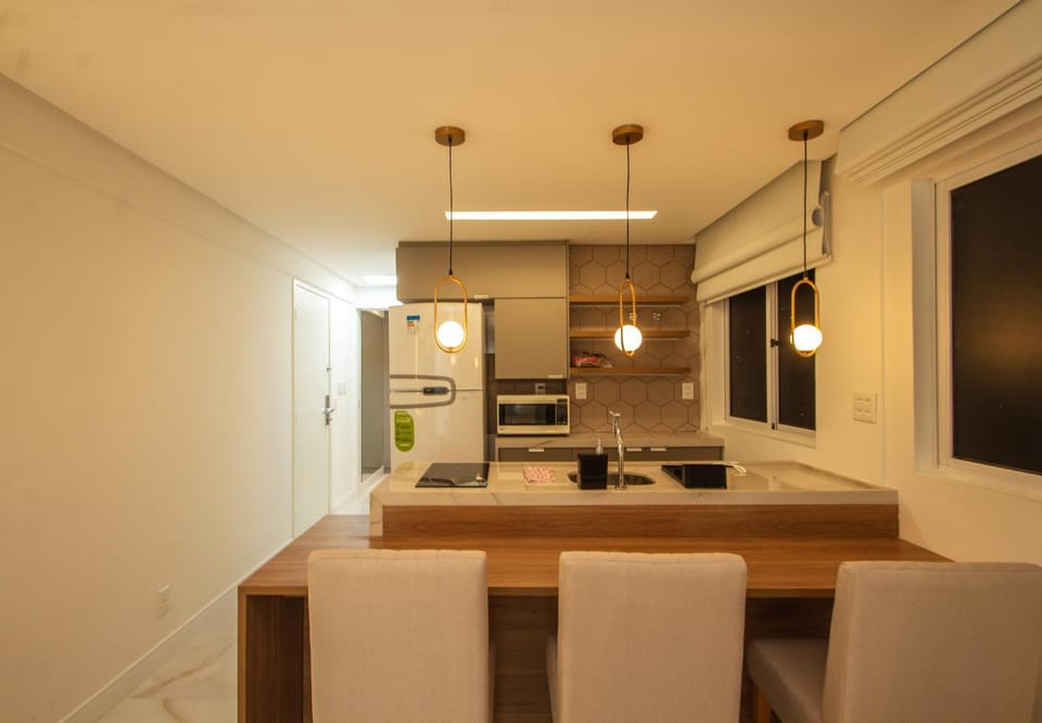 Kitchen or kitchenette, minibar, stove