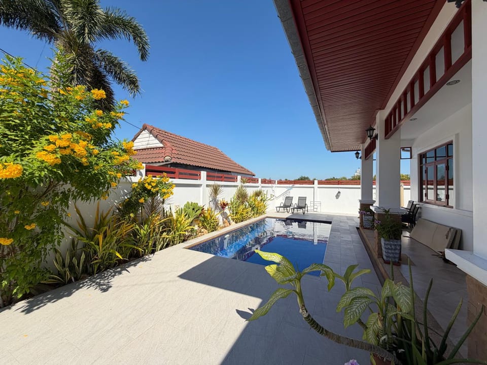 Private Pool-Villa Baan Roth, Gated community 24/7 Villa in Nong Kae