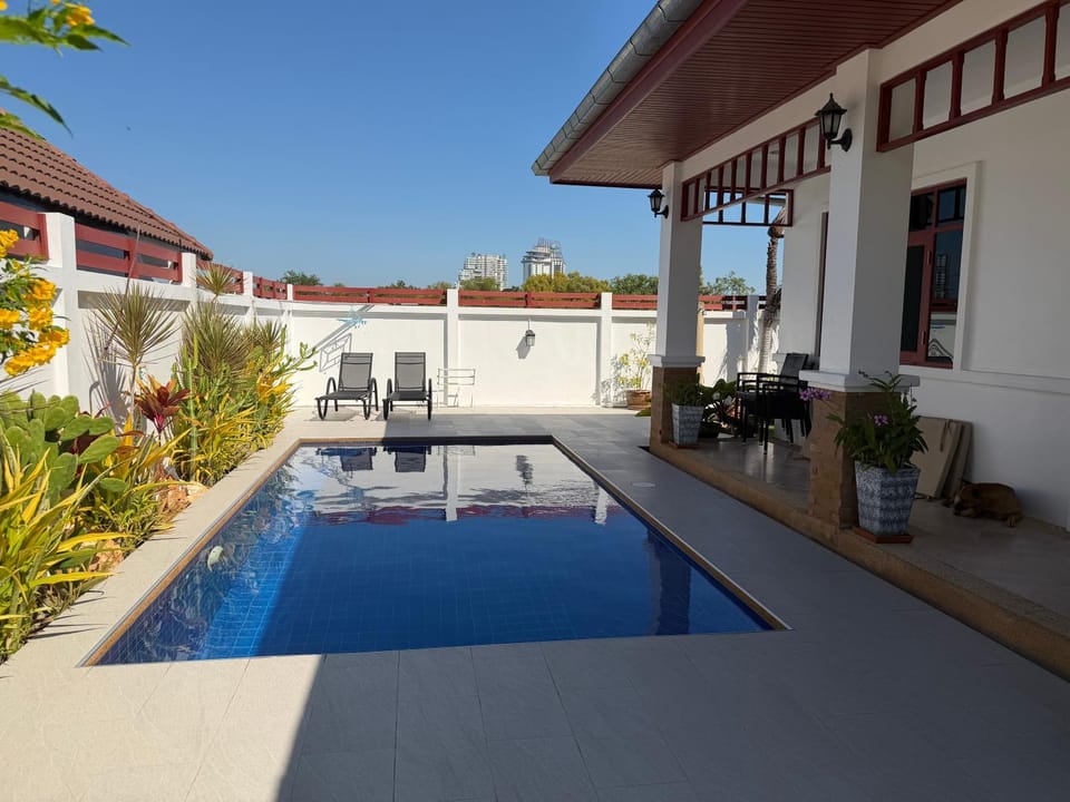 Private Pool-Villa Baan Roth, Gated community 24/7 Villa in Nong Kae