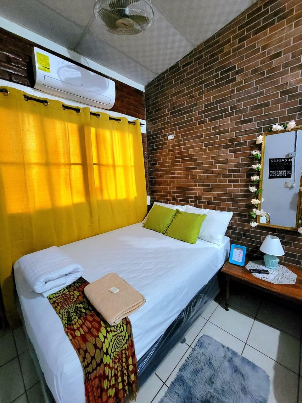 Bed, Photo of the whole room, air conditioner