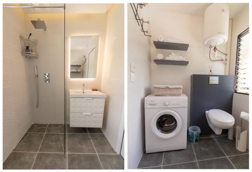 Toilet, Bathroom, towels, washing machine