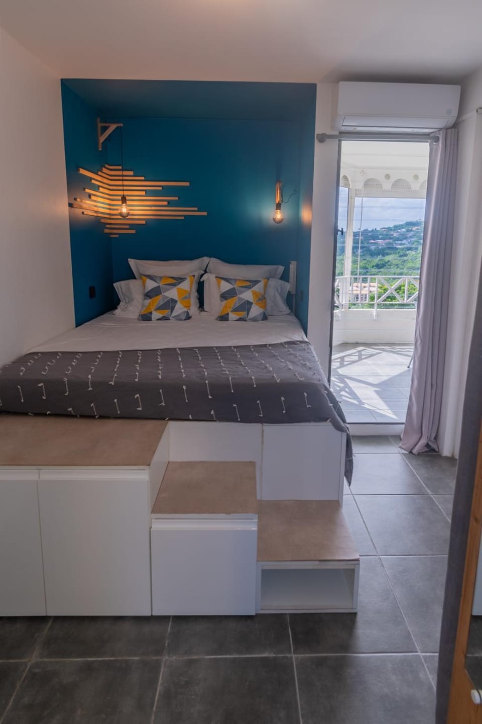 Photo of the whole room, Bedroom