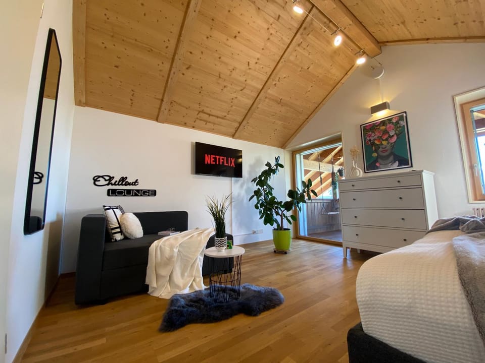 Communal lounge/ TV room, Living room, Photo of the whole room, Seating area