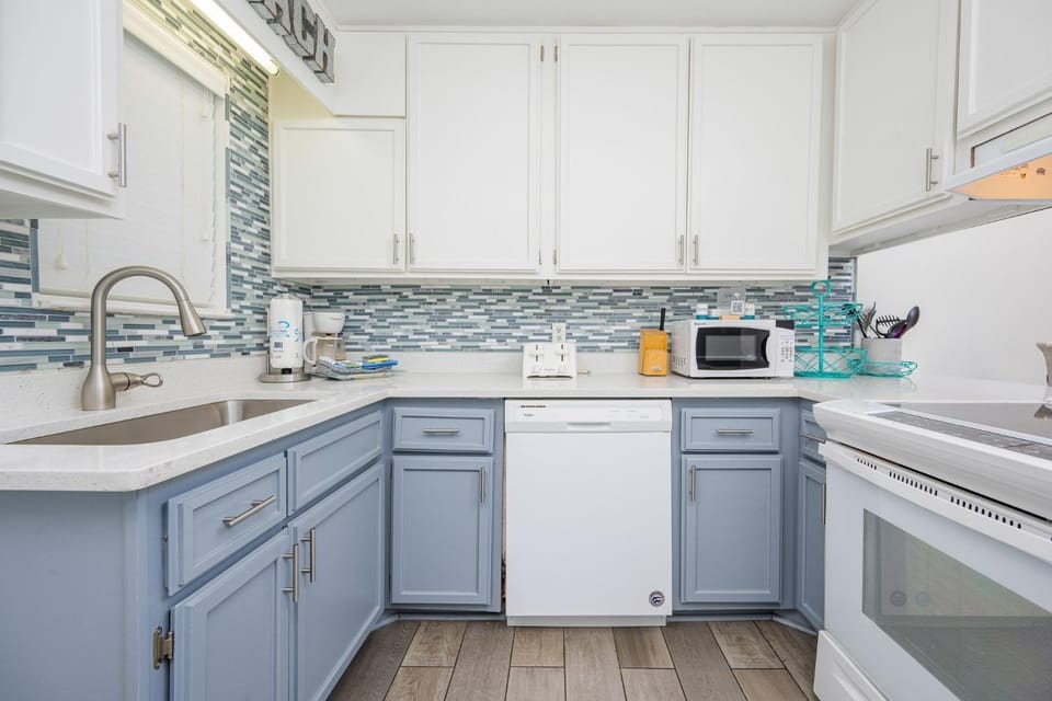Harbor House B19 Apartment in West Beach
