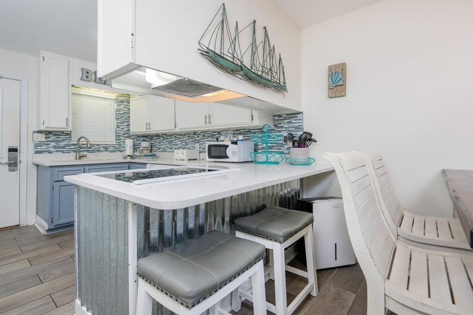 Harbor House B19 Apartment in West Beach