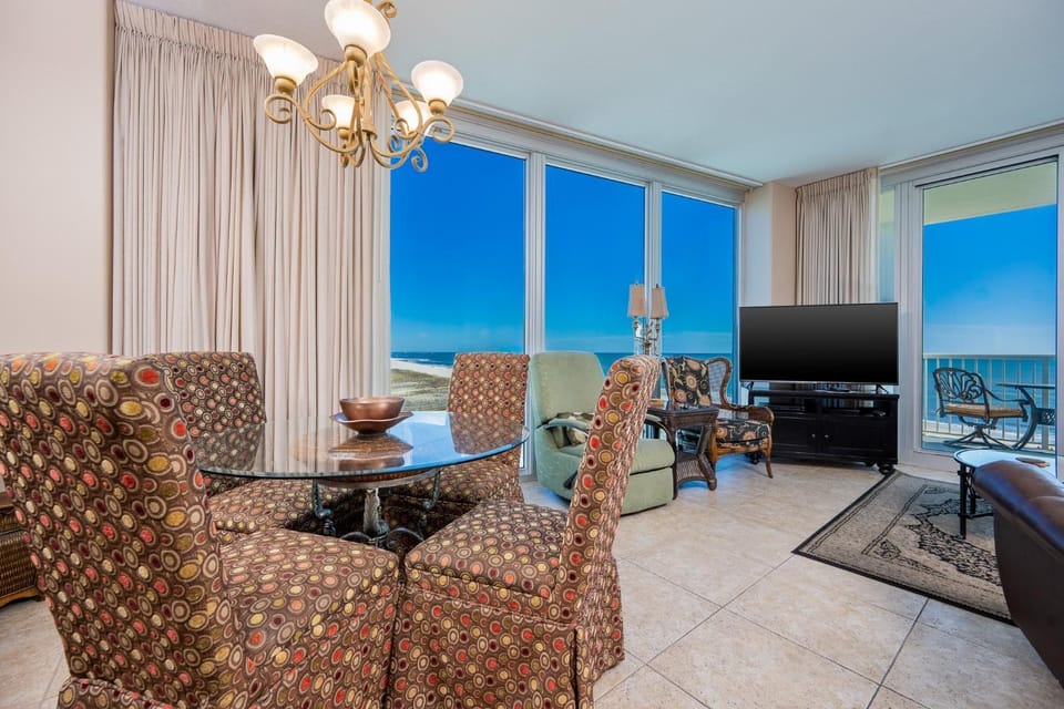 Island Tower 601 Apartment in West Beach