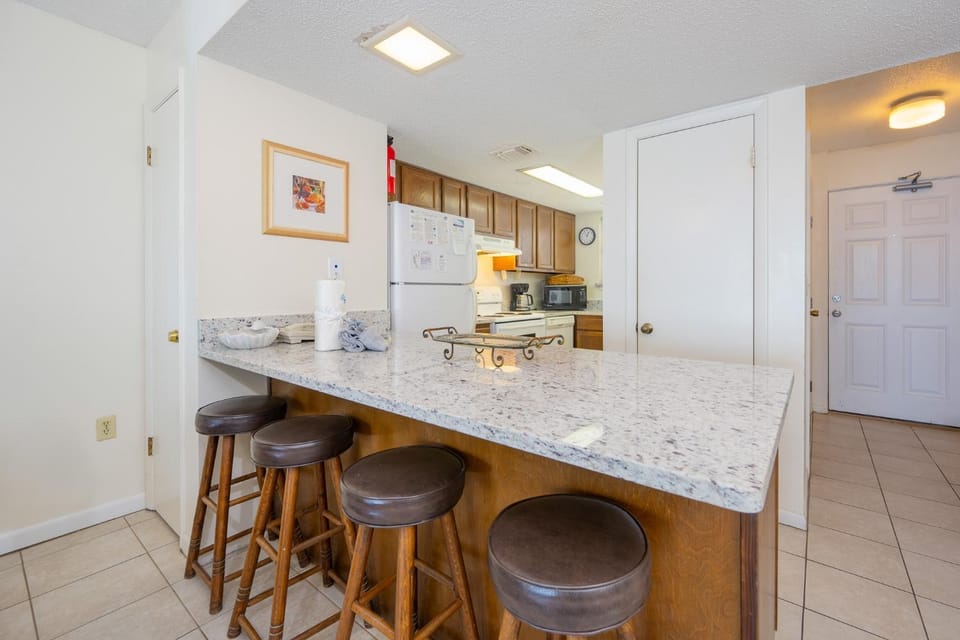 Driftwood Towers 5E Apartment in West Beach
