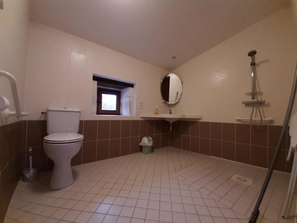 Ancien Moulin Rénové avec Piscine et Jardin, Idéal Familles, Vignobles du Cognac - FR-1-653-88 House in Nouvelle-Aquitaine