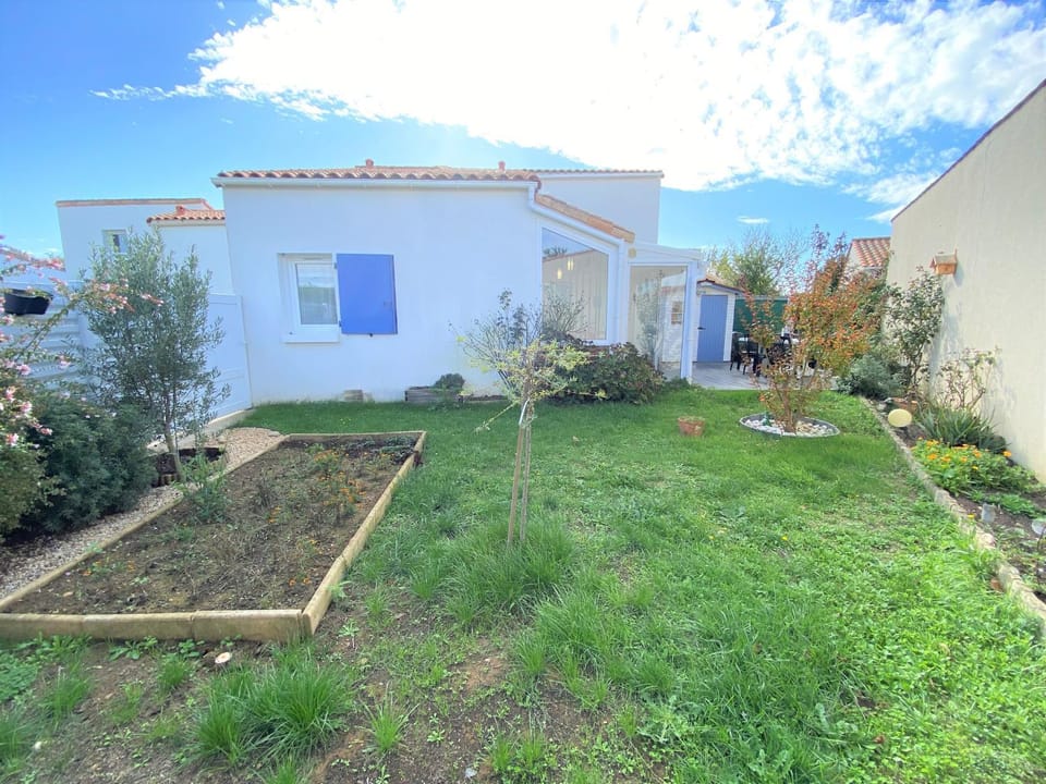 Charmante maisonnette avec jardin, proche plage et commodités, La Tranche sur Mer - FR-1-22-340 House in La Tranche-sur-Mer