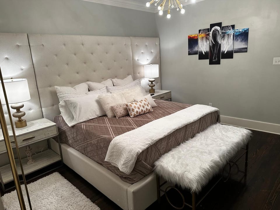 Photo of the whole room, Bedroom