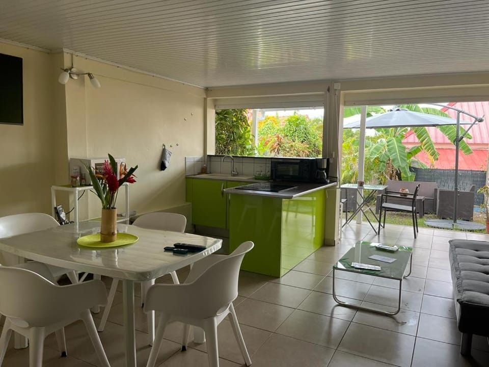 TV and multimedia, Kitchen or kitchenette, Living room, Dining area