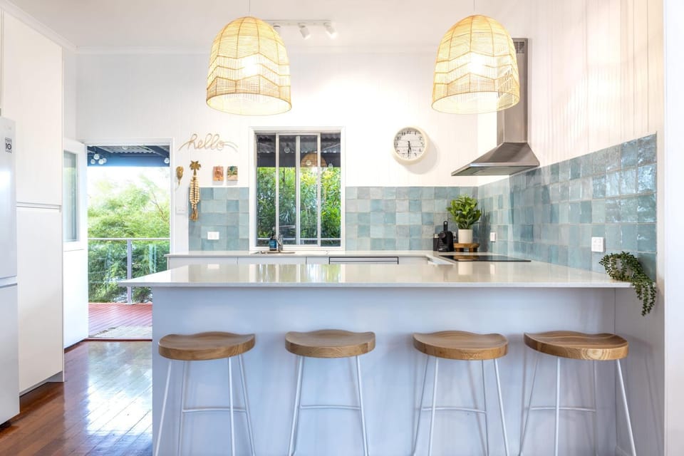 Kitchen or kitchenette, Seating area, Dining area