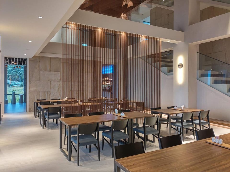 Restaurant/places to eat, Restaurant/places to eat