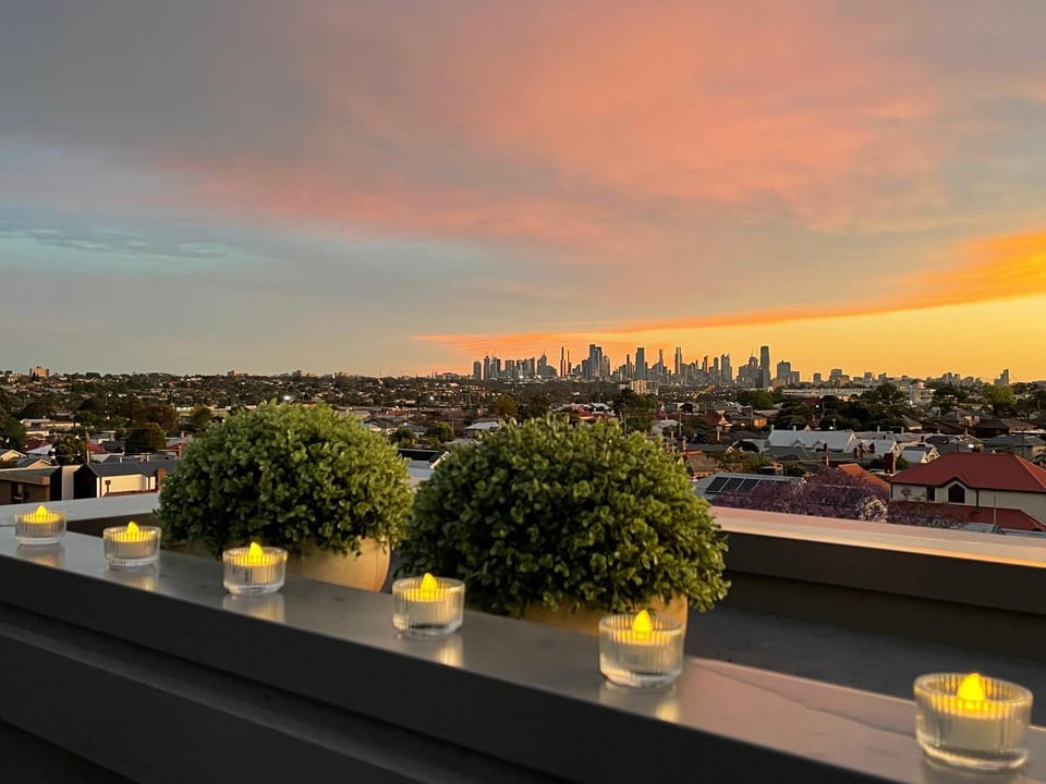 View (from property/room), Balcony/Terrace, City view, Sunset