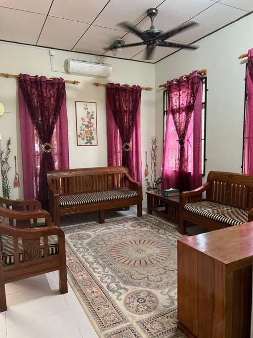 Living room, Seating area, fireplace