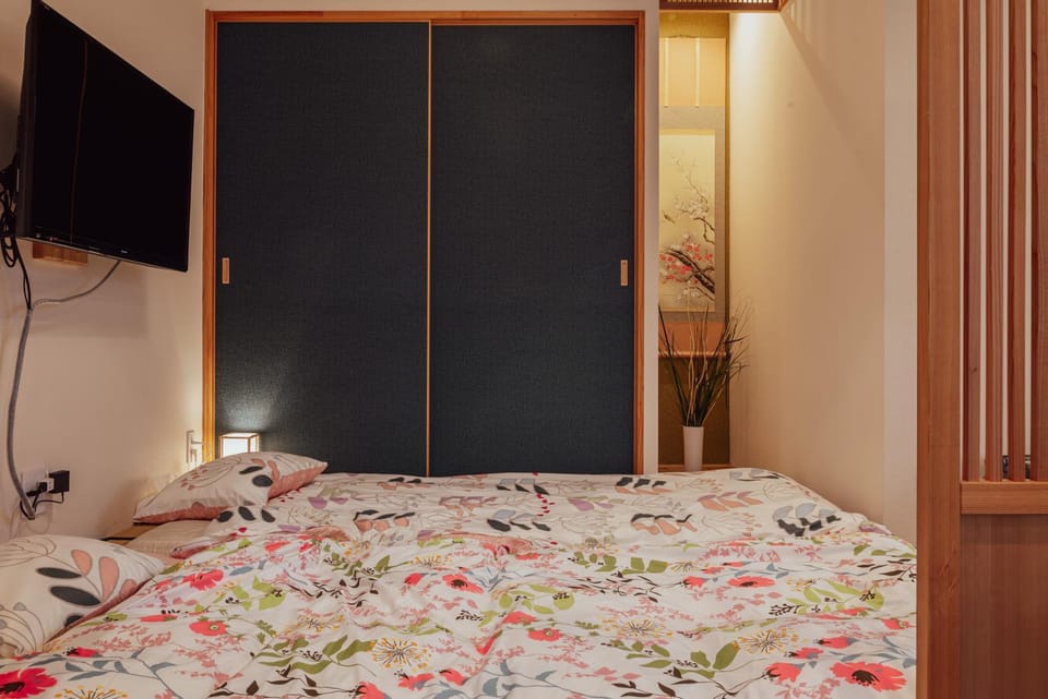 Bed, TV and multimedia