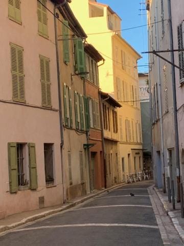 STUDIO NEUF ET CHARMANT VIEIL ANTIBES Apartment in Antibes