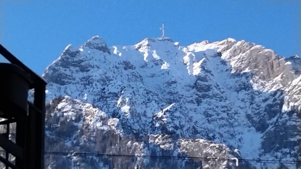 Nearby landmark, Natural landscape, Winter, Mountain view