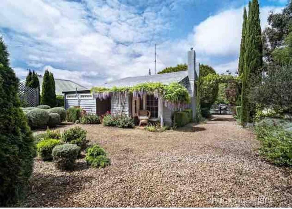 Uffington House ~Two bedroom house in Daylesford House in Daylesford