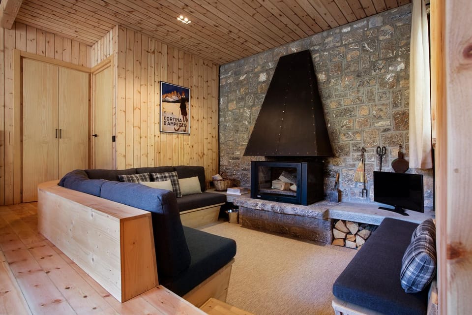 TV and multimedia, Living room, Seating area, flat iron