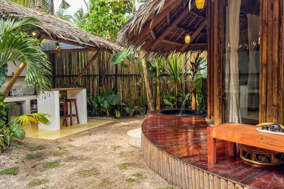 The Bamboo Houses - Tropical Gardens & Nature Villa in General Luna
