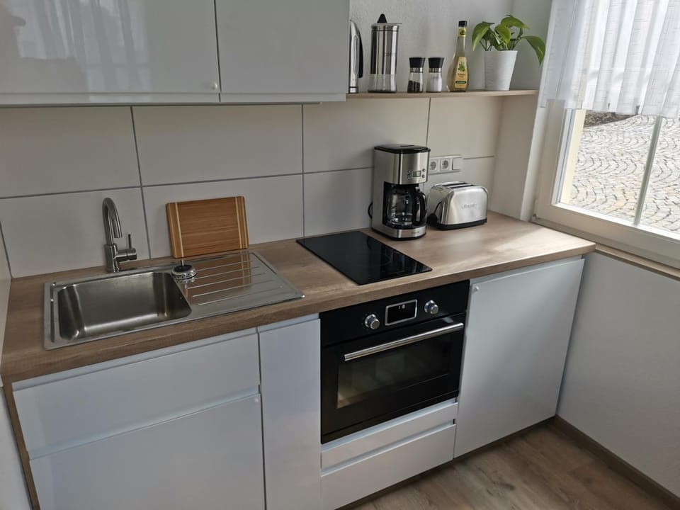 Coffee/tea facilities, Kitchen or kitchenette, minibar, pet friendly, stove, toaster