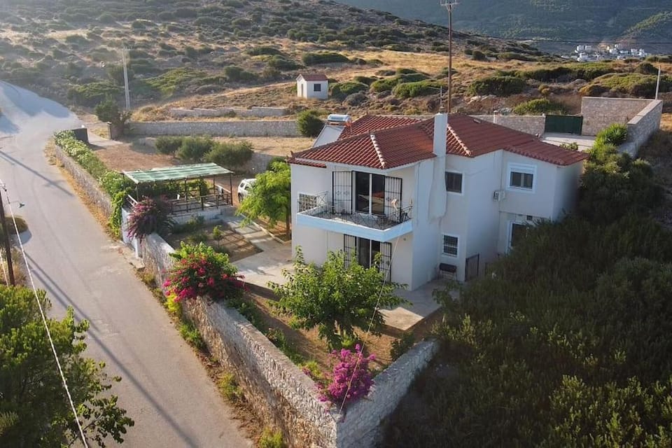 Property building, Neighbourhood, Natural landscape, Bird's eye view, Mountain view