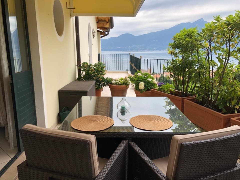 Balcony/Terrace, Lake view