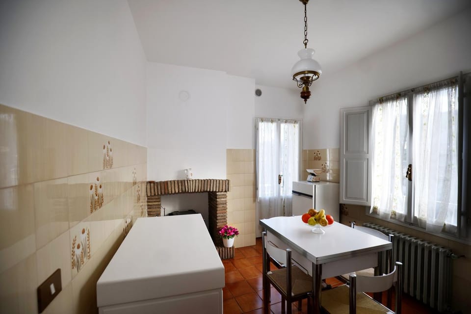 Kitchen or kitchenette, Kitchen or kitchenette, Dining area