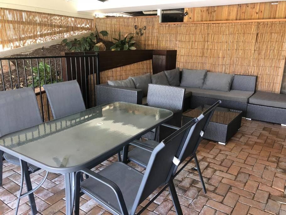 Family Fun Oasis Pool Retreat Near Theme Parks Apartment in Helensvale