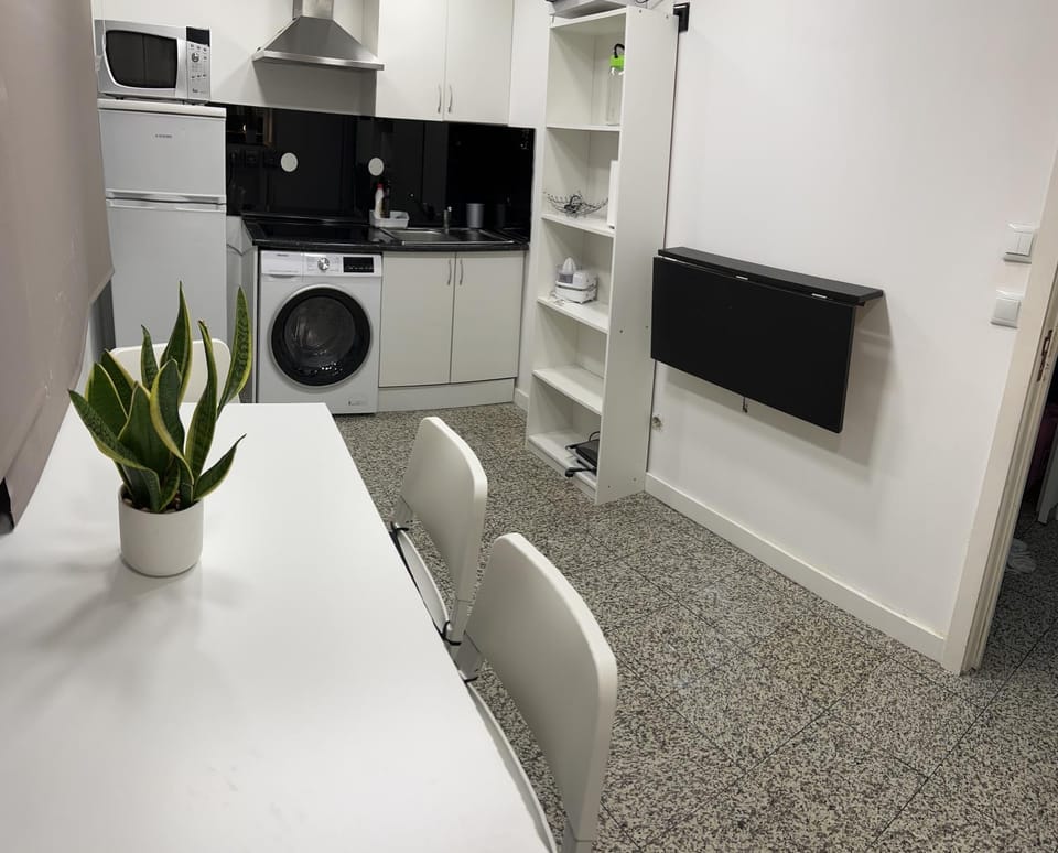 Dining area, kitchen