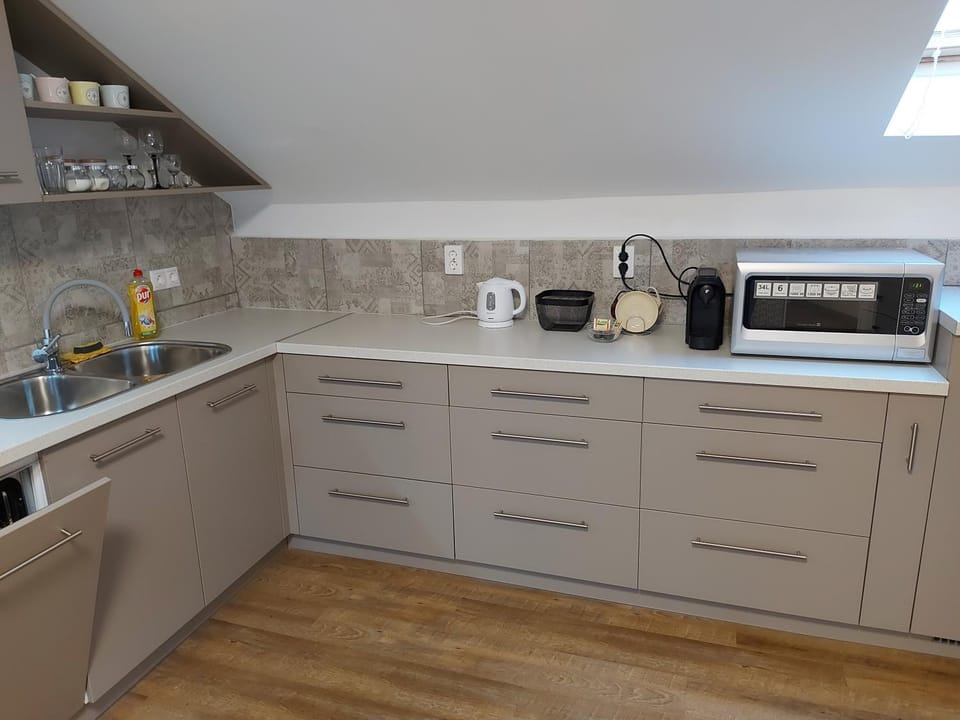 Coffee/tea facilities, Kitchen or kitchenette, minibar, pet friendly, stove