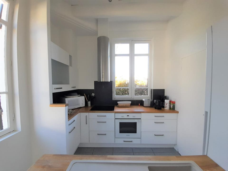Kitchen or kitchenette, minibar, pet friendly, stove