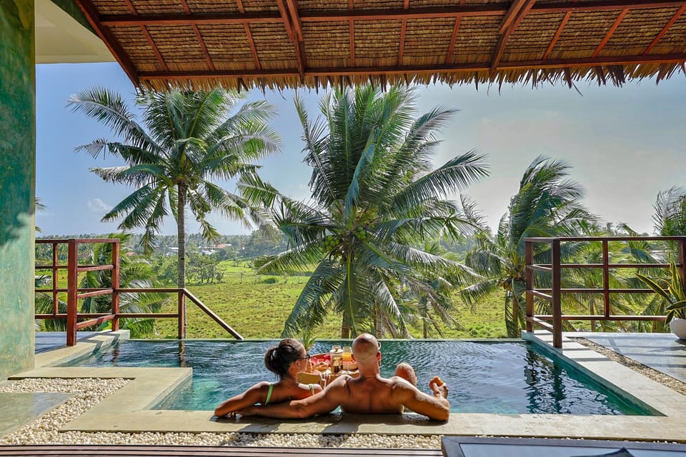 Swimming pool, Breakfast