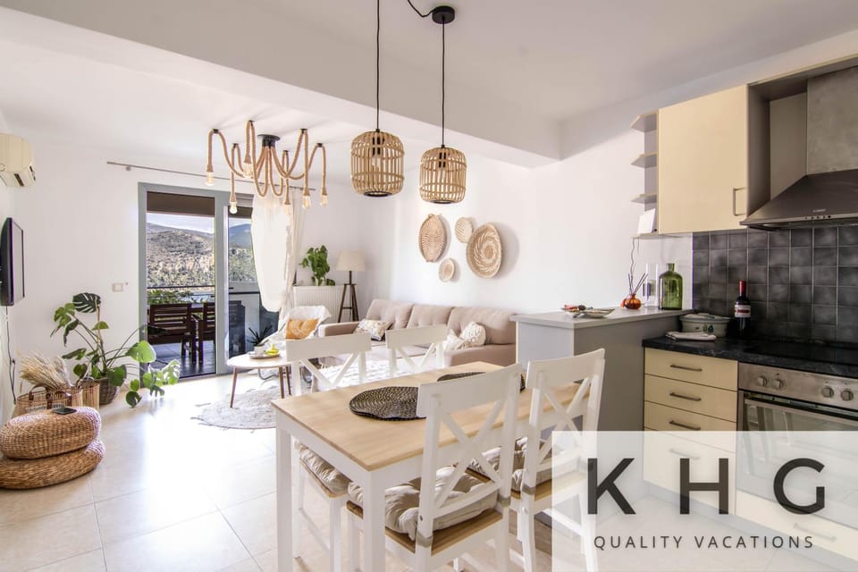 Living room, Seating area, Dining area, pet friendly