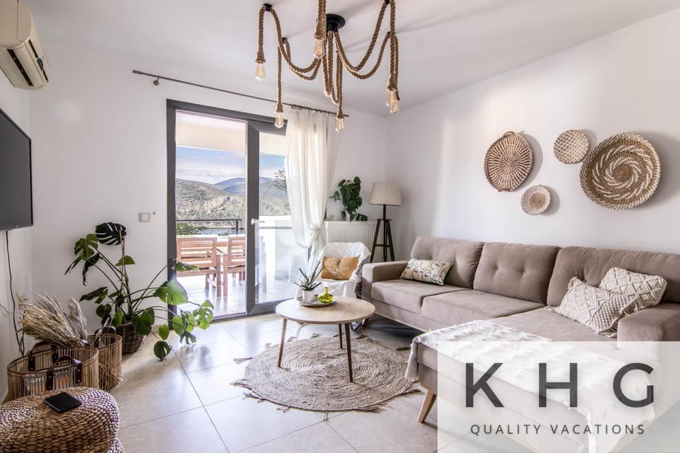 Natural landscape, TV and multimedia, Living room, Seating area, Mountain view
