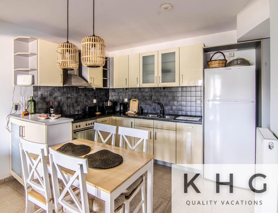 Kitchen or kitchenette, Dining area, toaster