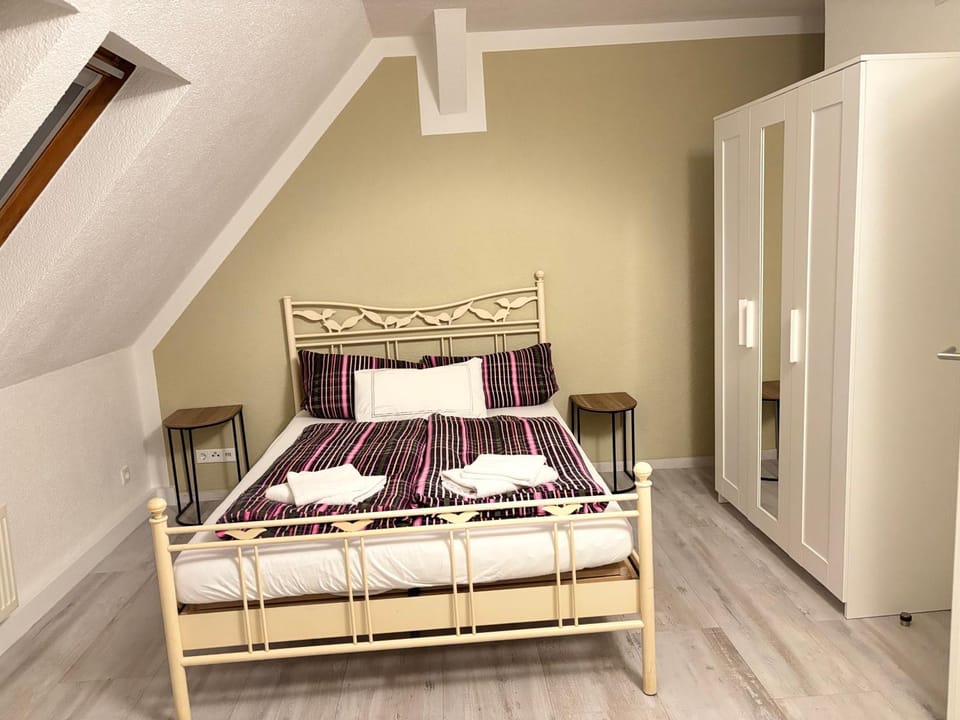 Bed, Bedroom, wardrobe