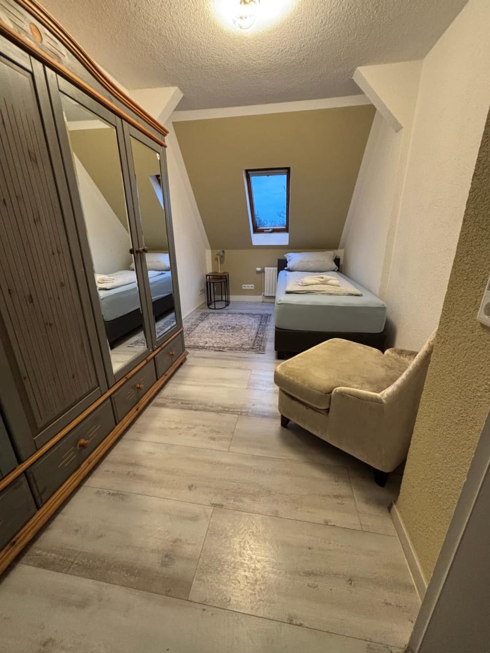 Bed, Photo of the whole room, Bedroom, wardrobe