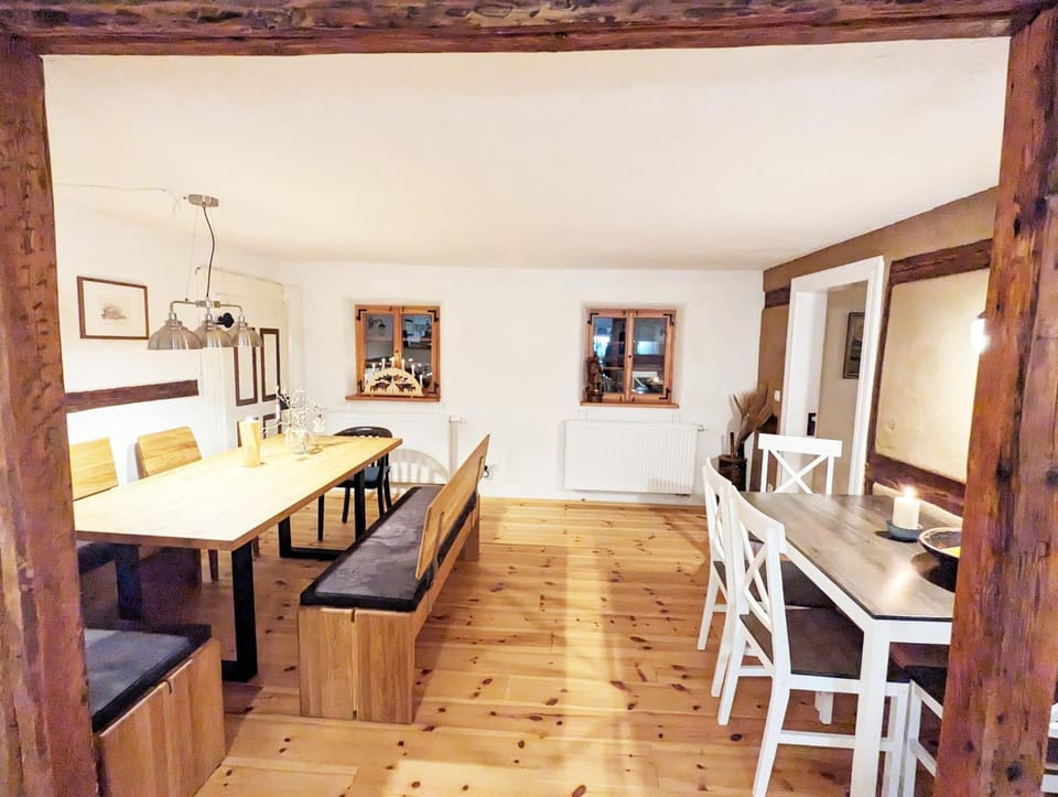 Kitchen or kitchenette, Seating area, Dining area