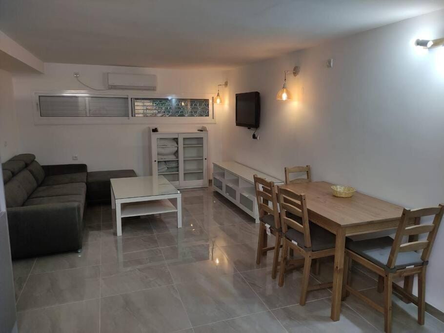 יחידת אירוח חדשה ומקסימה בכרמיאל Apartment in North District