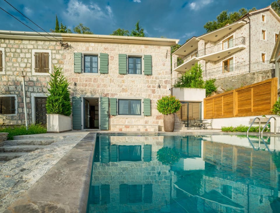 Property building, Day, Pool view, Swimming pool