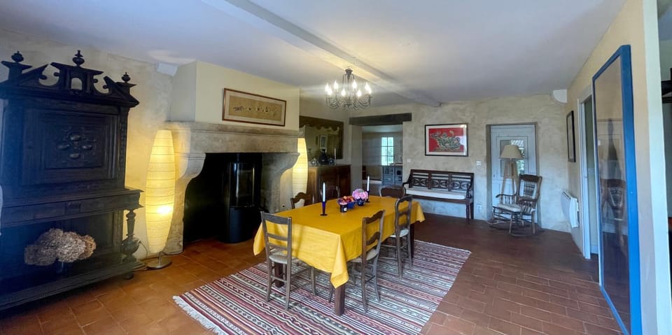 Dining area, flat iron