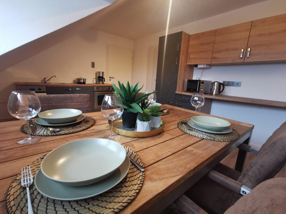 Kitchen or kitchenette, Food and drinks, Dining area, Food, stove