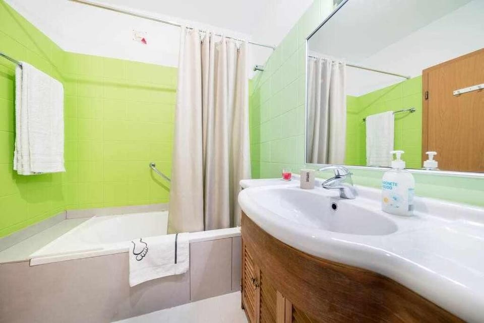 Garajau Studio - Pool and Parking Apartment in Caniço